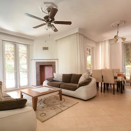 Korunakli Sarmasik Villa Ölüdeniz